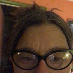 Meet your Posher, Lenora